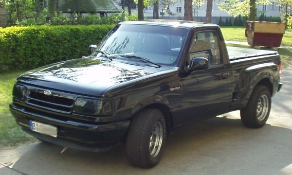 Kleines Spielzeug für Ford Club Treffen oder für´s US-Car Meeting: Schwarze Scheinwerfer-Abdeckung für den Ranger Splash.